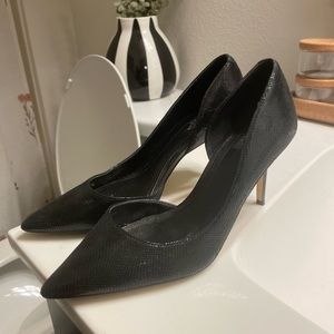 WHITE HOUSE BLACK MARKET - PUMPS